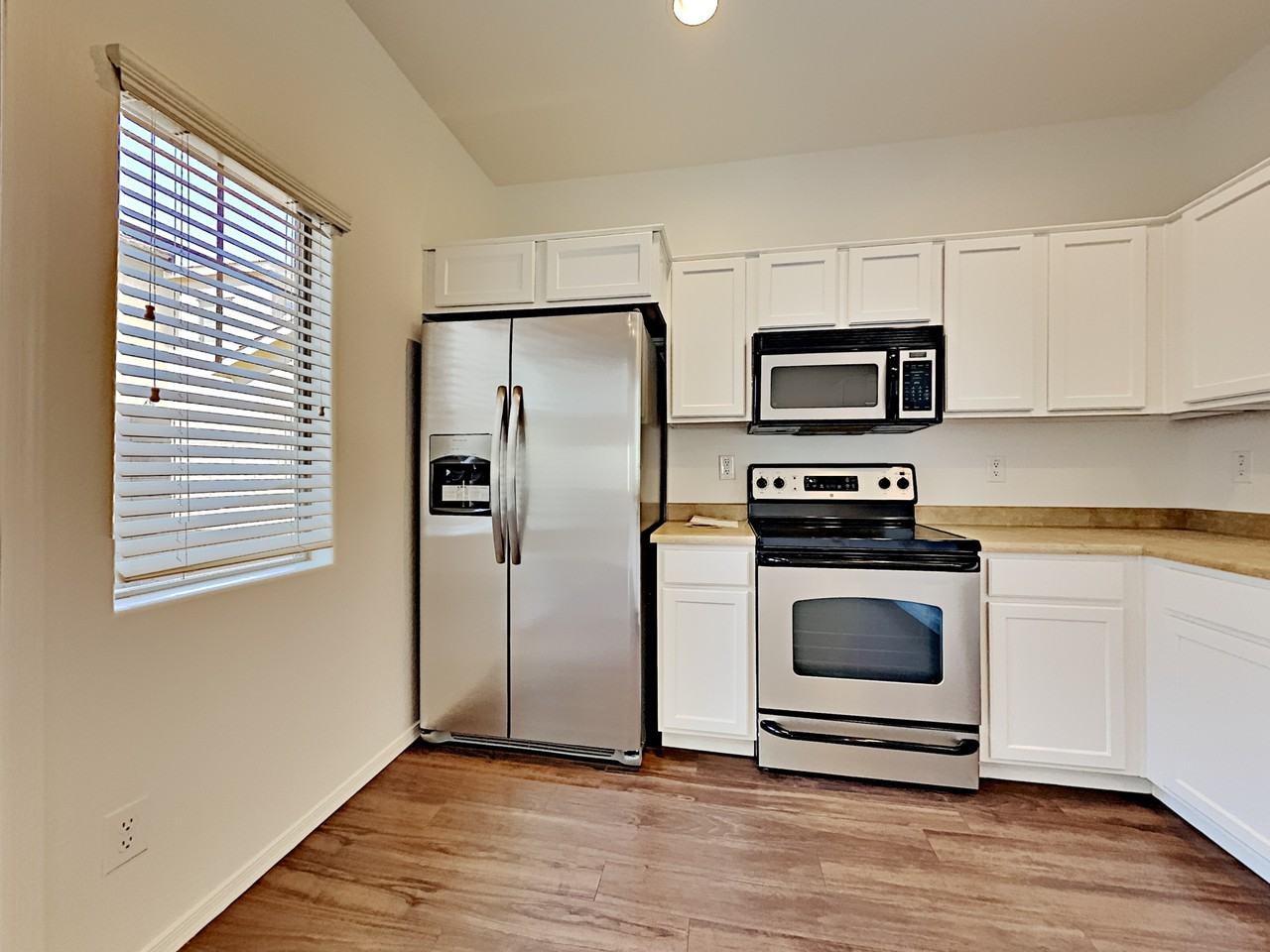 4714 E Laurel Ave - Photo 3 of 9