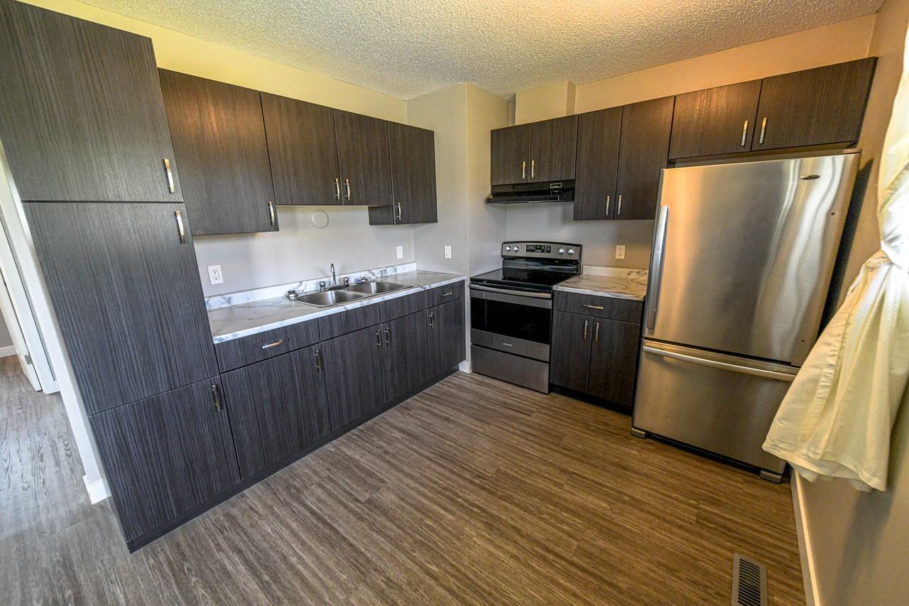 9306A 108 Ave - Photo 5 of 18