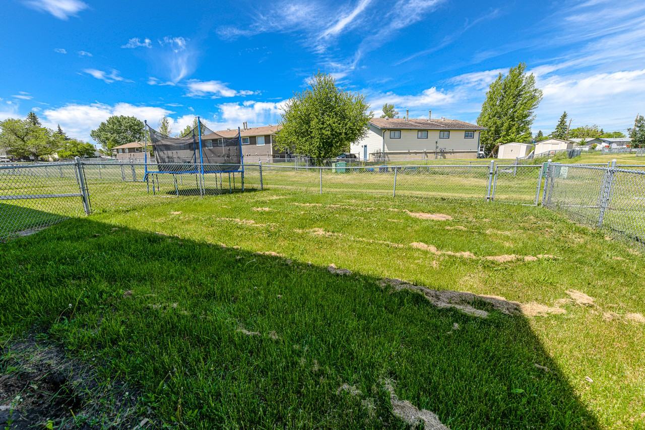 9306A 108 Ave - Photo 3 of 18