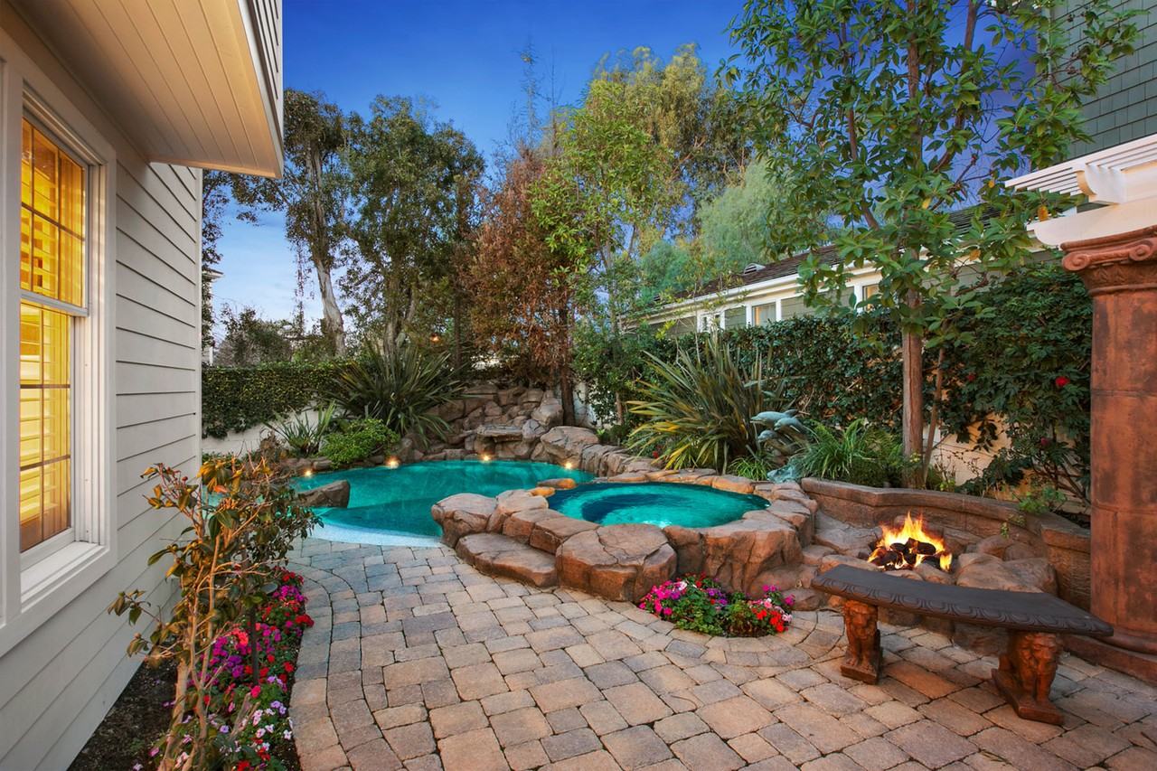 34 Castaways N - Photo 2 of 27