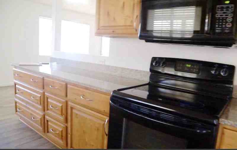 528 W 18th St - Photo 3 of 13