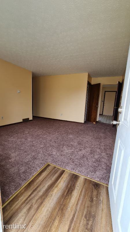 2122 Jewett Dr - Photo 2 of 14