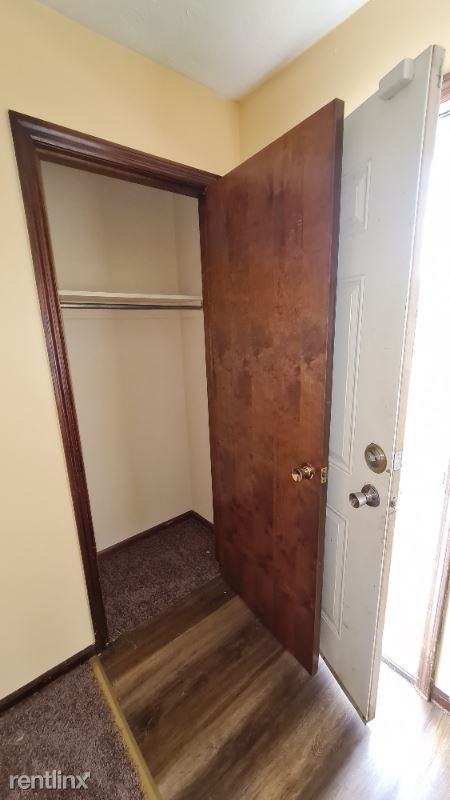 2122 Jewett Dr - Photo 3 of 14