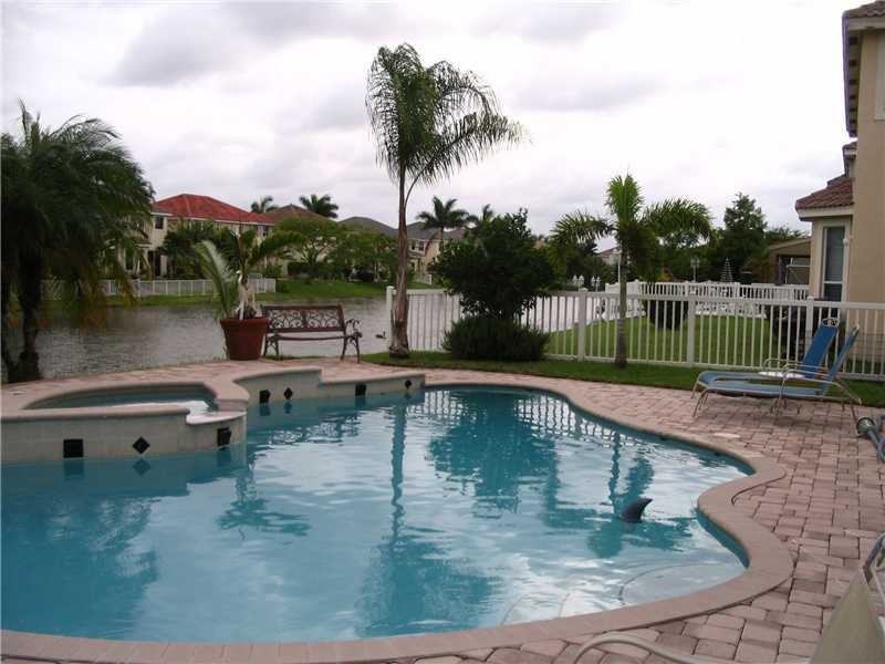 5827 NW 125th Ave - Photo 3 of 11