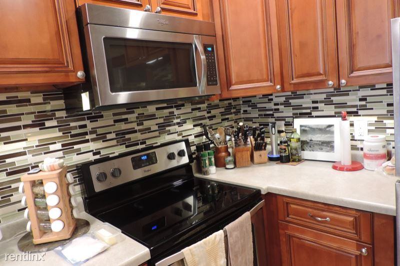 1432 1432 Monroe St NE 1 - Photo 3 of 17