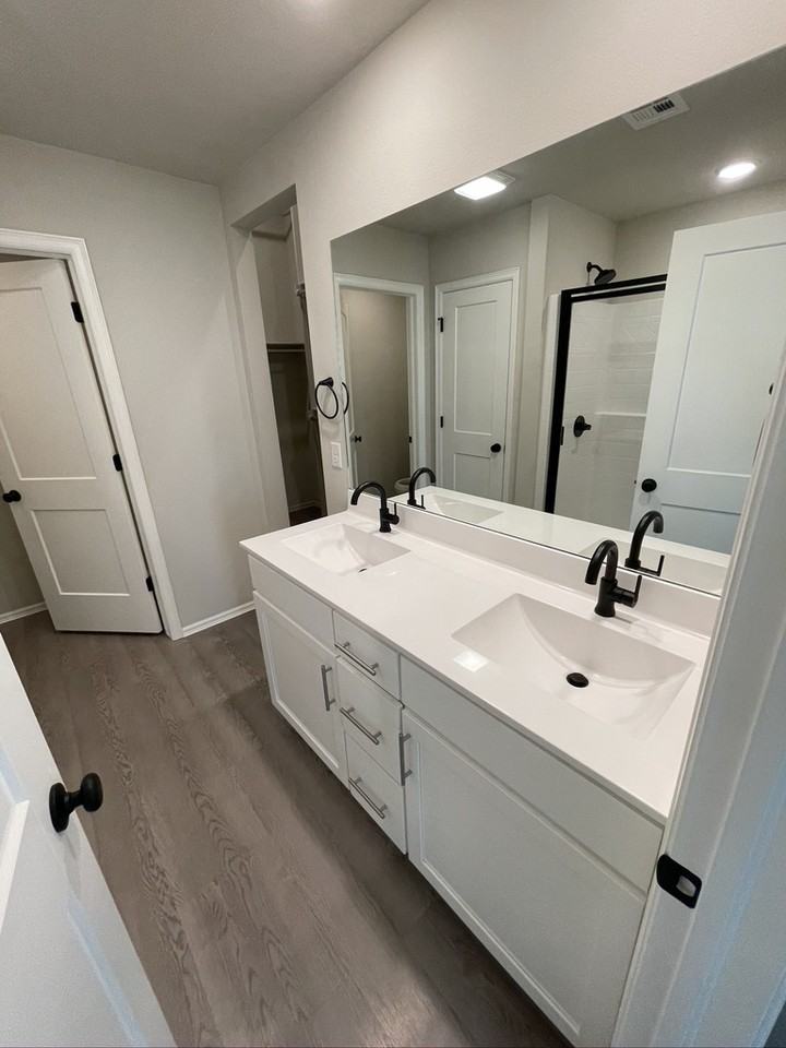 11126 S Adams St - Photo 3 of 20