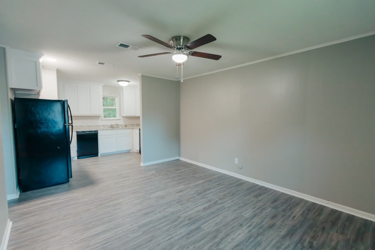 241 Pearl St - Photo 2 of 11