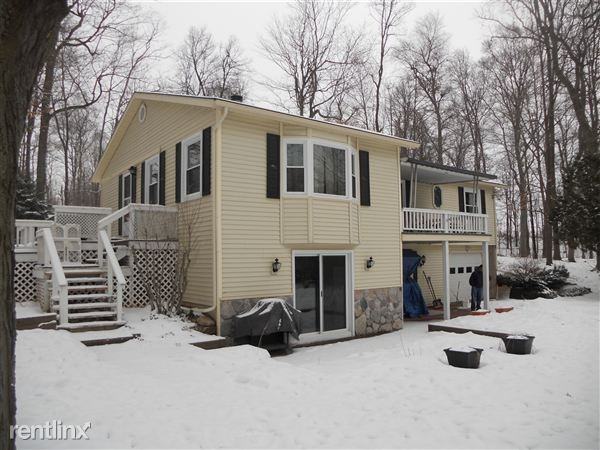 481 Bayview Ct - Photo 2 of 16