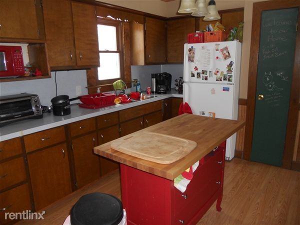 481 Bayview Ct - Photo 3 of 16