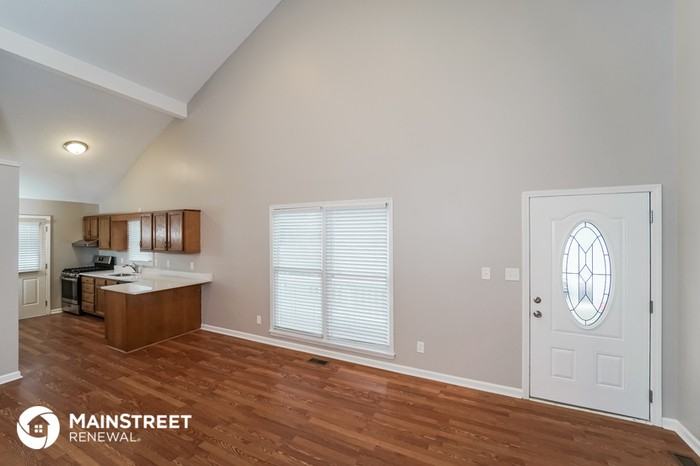 514 E Washington St - Photo 3 of 16