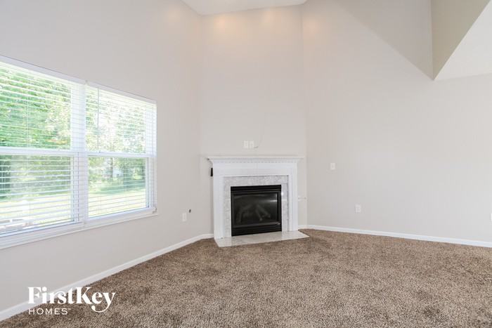 5812 Hall Ct - Photo 3 of 15