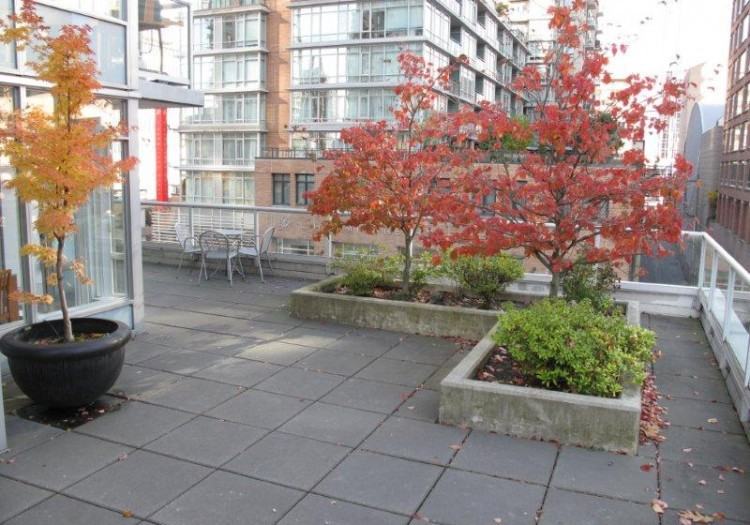 480 Robson Street - Photo 2 of 17