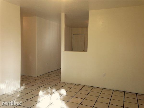 506 N Iroquois Ave - Photo 2 of 6