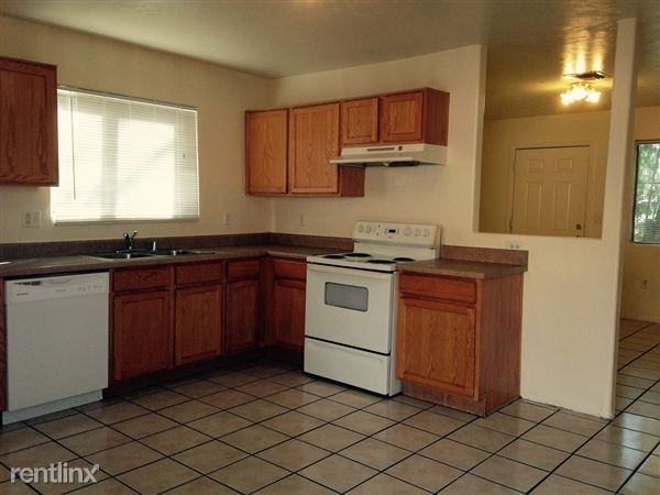 506 N Iroquois Ave - Photo 3 of 6