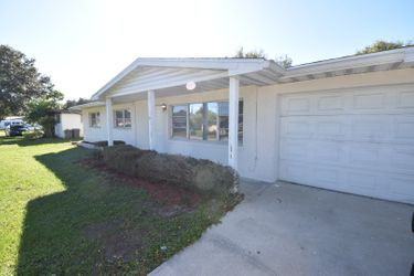 151 Hollywood Blvd - Photo 2 of 17