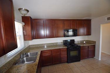 7457 Seine Ave - Photo 3 of 10