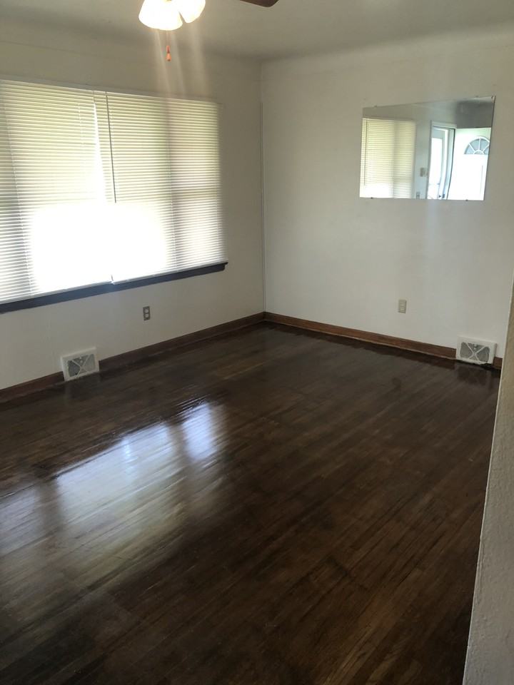 2555 W. Laskey Rd - Photo 2 of 9