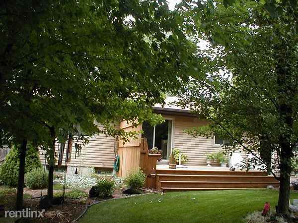 1638 Berkley Dr - Photo 3 of 16