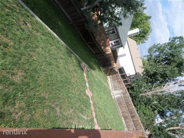 172 Willow Ct N - Photo 2 of 5