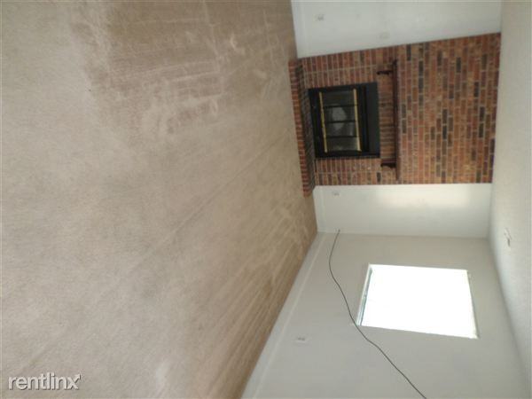 172 Willow Ct N - Photo 3 of 5