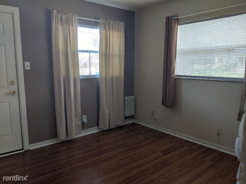 618 93rd Ave N - Photo 2 of 8