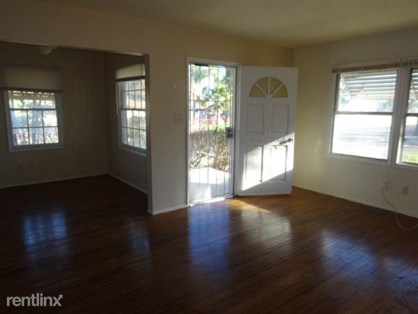 406 W 9th St - Photo 2 of 9