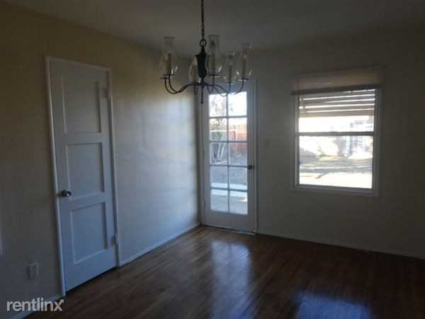 406 W 9th St - Photo 3 of 9