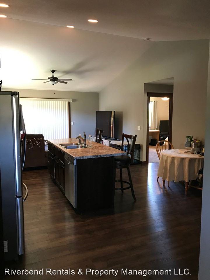 3302 White Oak Ln - Photo 2 of 13