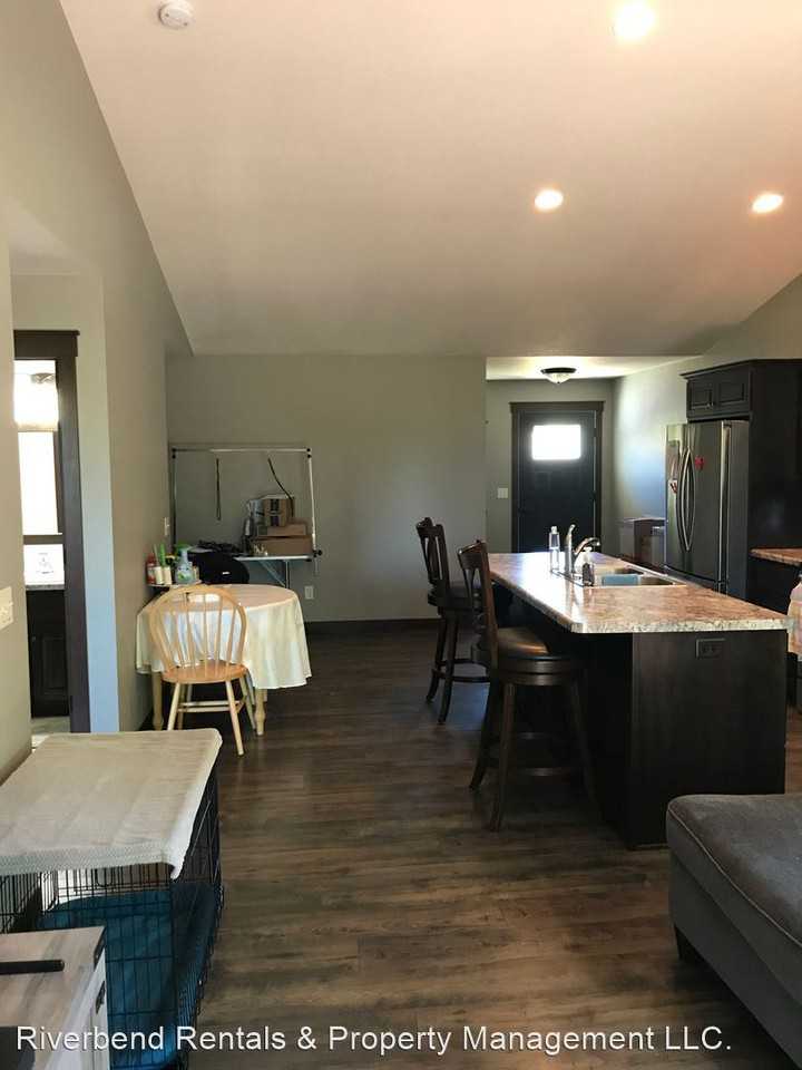 3302 White Oak Ln - Photo 3 of 13