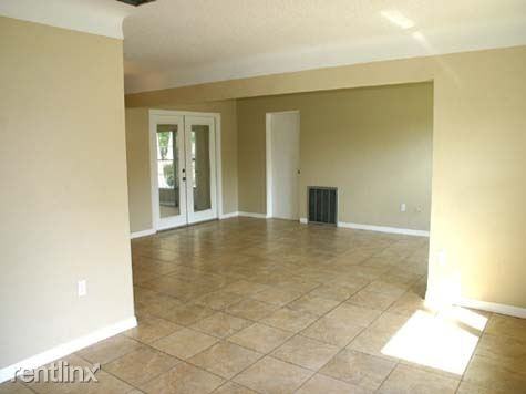 4720 Lake Charles Dr N - Photo 2 of 10