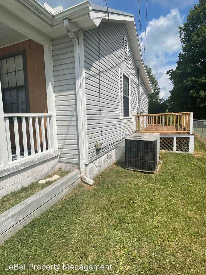 2107 Arnold Ave - Photo 2 of 25