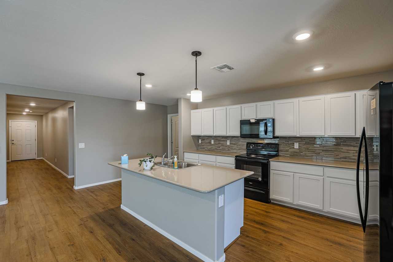 15413 W Edgemont Ave - Photo 3 of 28