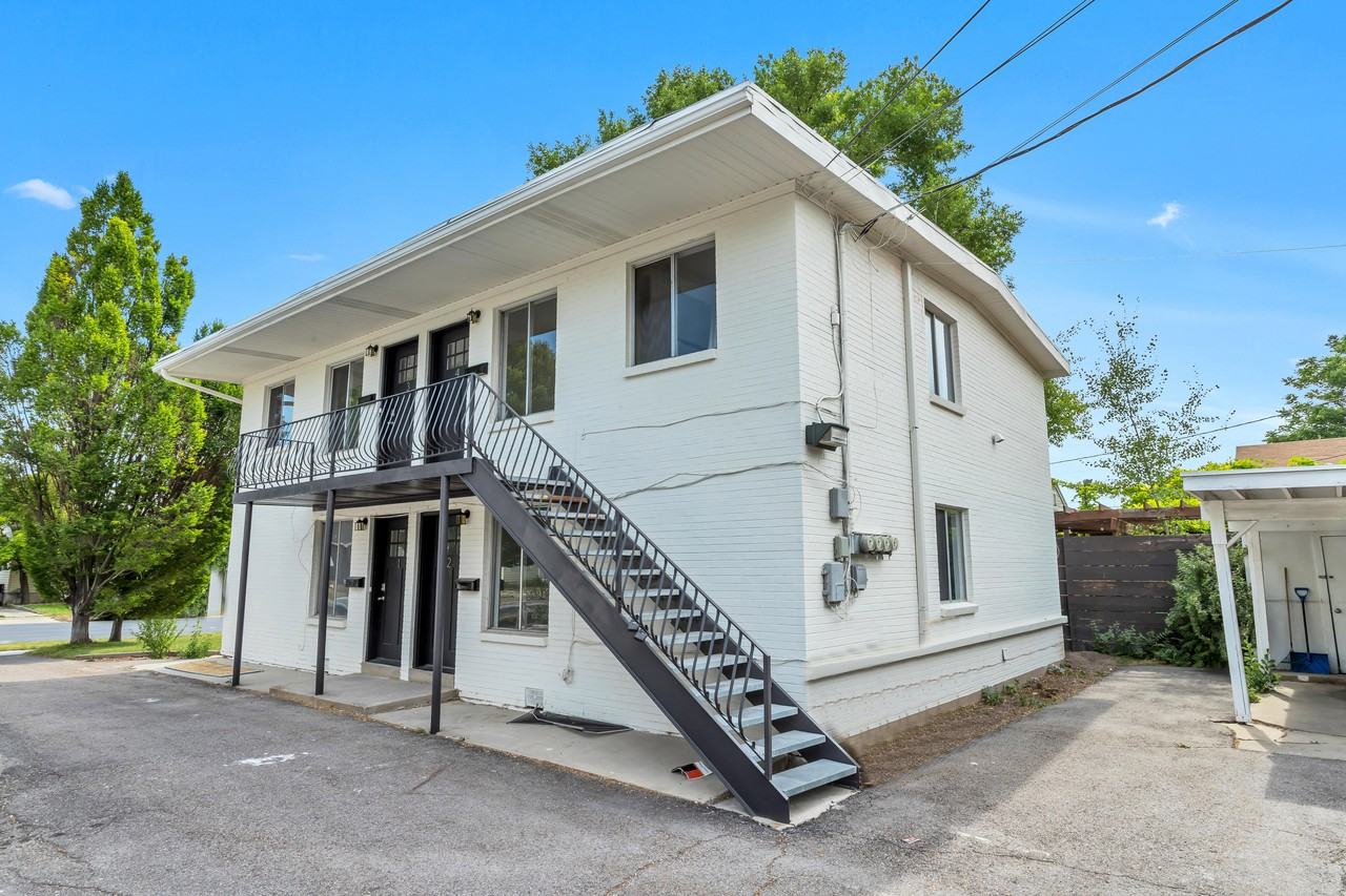 261 E Burton Ave - Photo 3 of 4