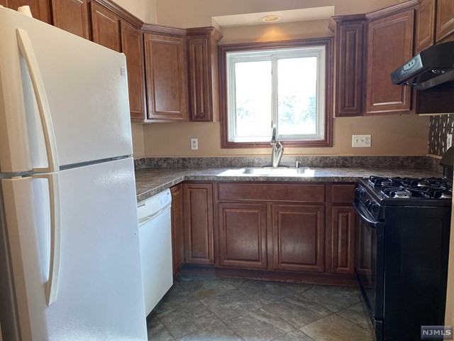 234 W Shore Rd - Photo 2 of 6