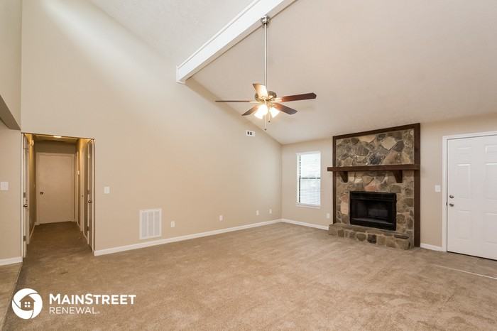 3017 Medina Dr - Photo 3 of 16