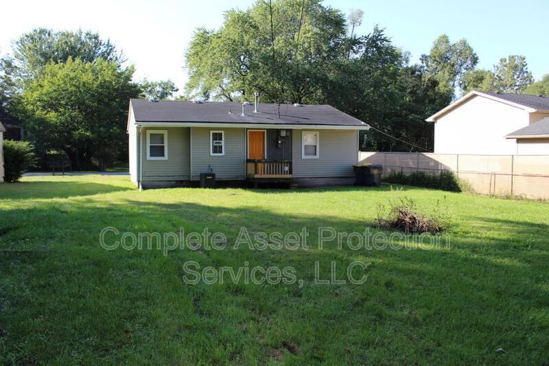 320 E Washington Ave - Photo 3 of 17