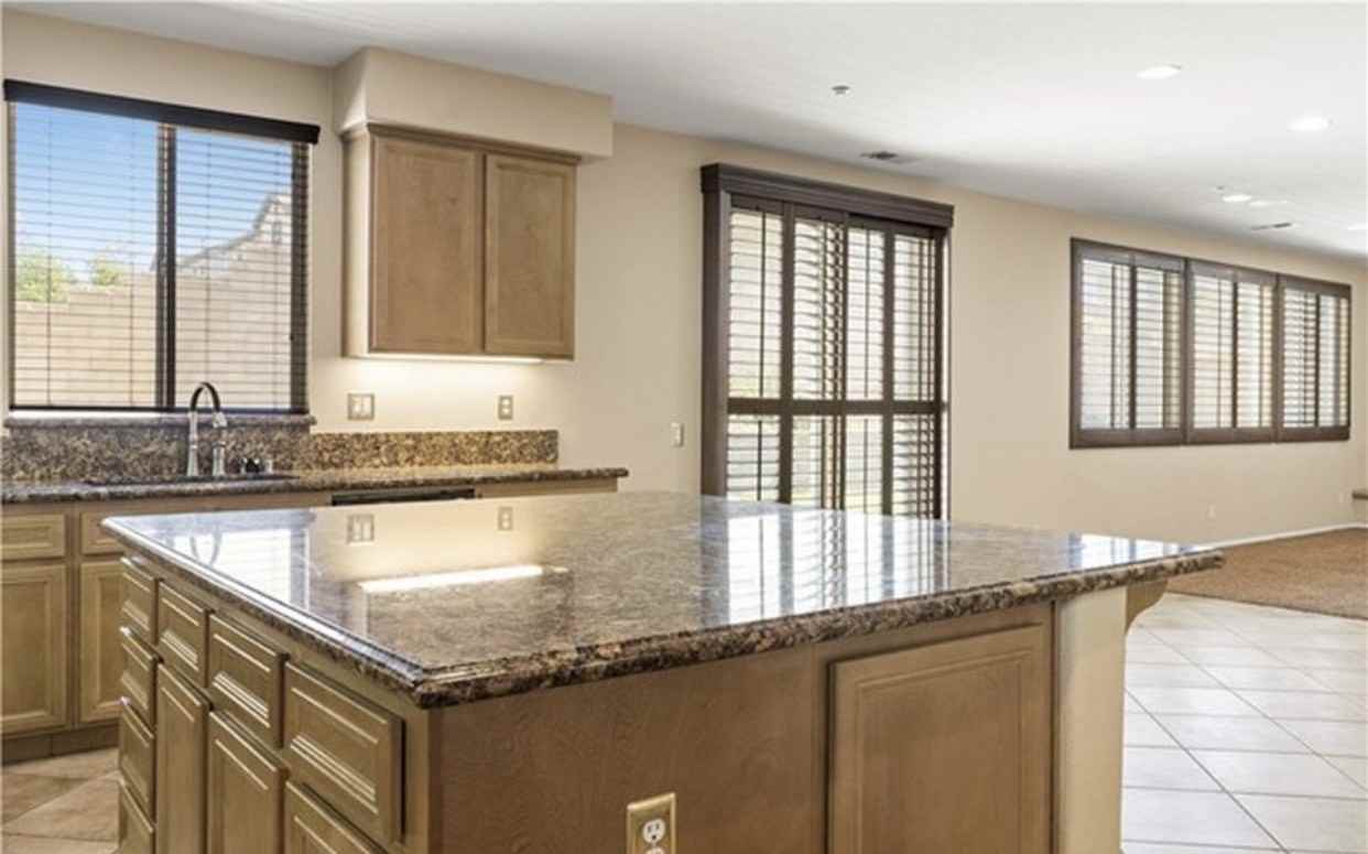 15624 Dobbs Peak Ln - Photo 3 of 32