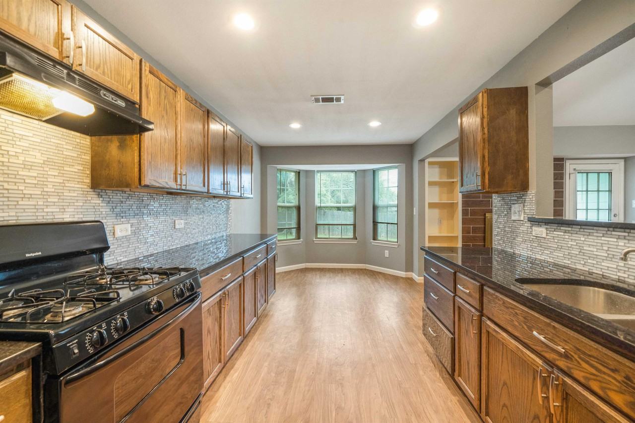 16336 Edgemere Dr #1 - Photo 2 of 23