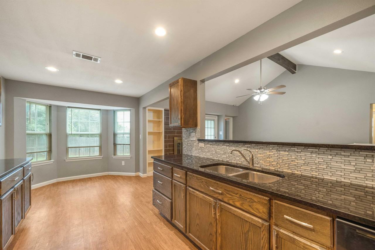 16336 Edgemere Dr #1 - Photo 3 of 23