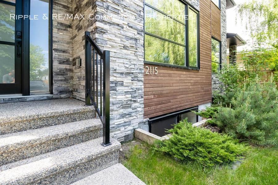 2115 51 Ave Sw - Photo 3 of 39