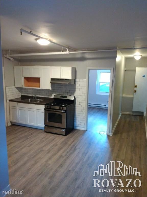 100 S Essex Ave - Photo 2 of 9