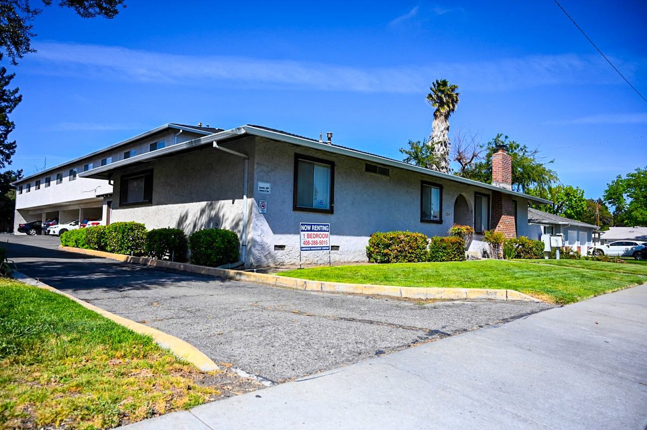 Brookdale Villa - Photo 2 of 6