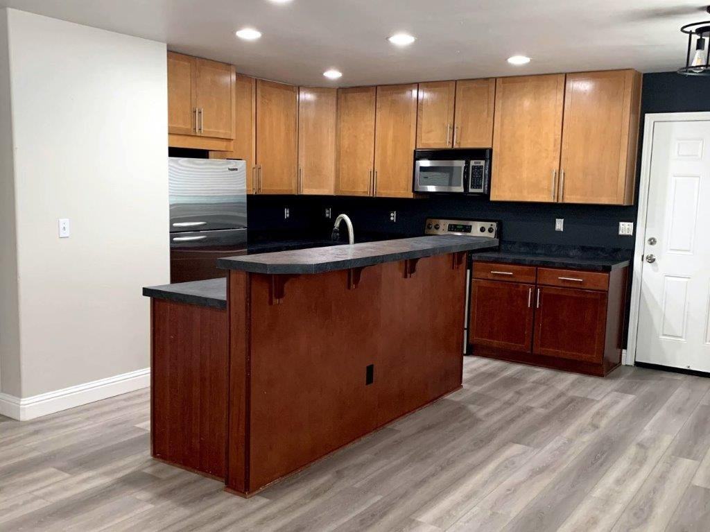 1037 Bell St - Photo 2 of 16