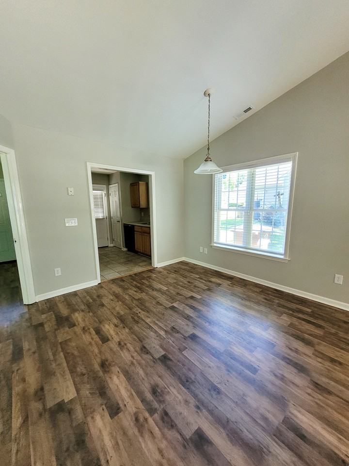 539 N Taylor St - Photo 4 of 21