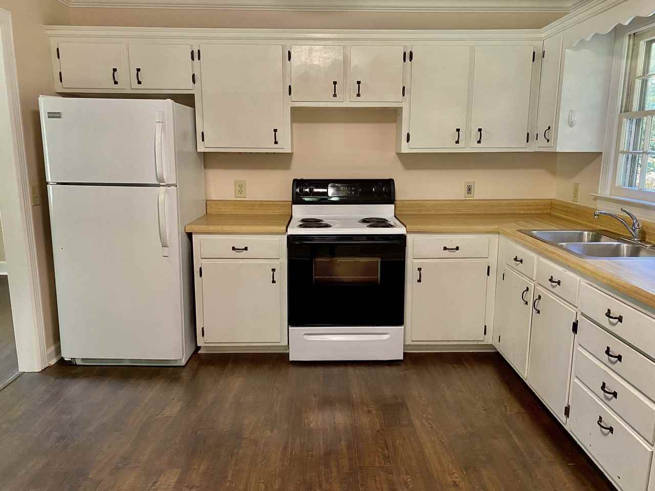 5154 Pond Creek Rd - Photo 3 of 21