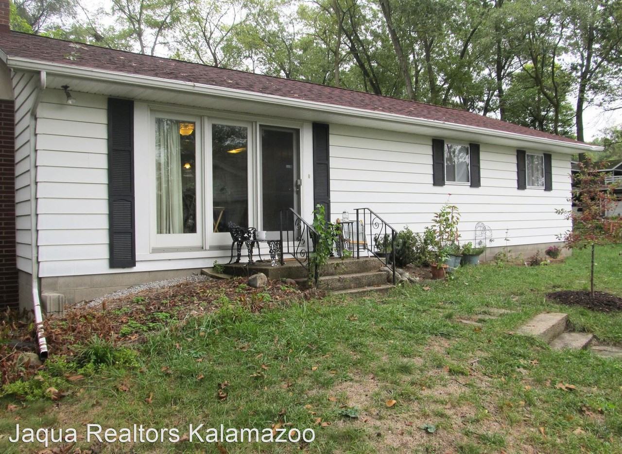 8903 E Gull Lake Dr - Photo 2 of 13