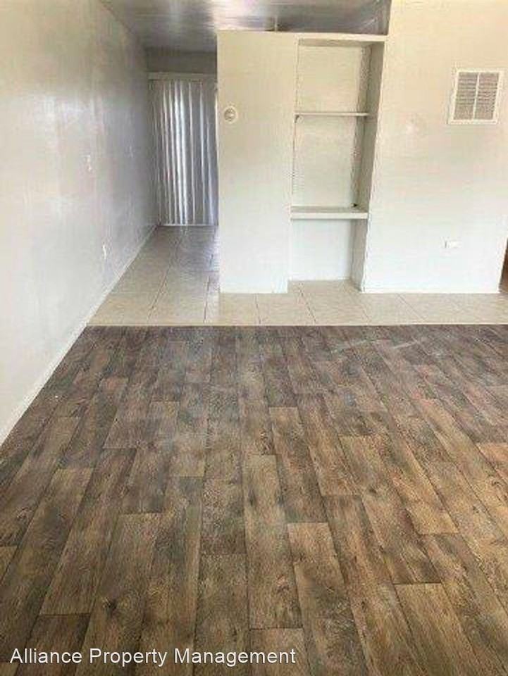 440 W - Photo 2 of 15