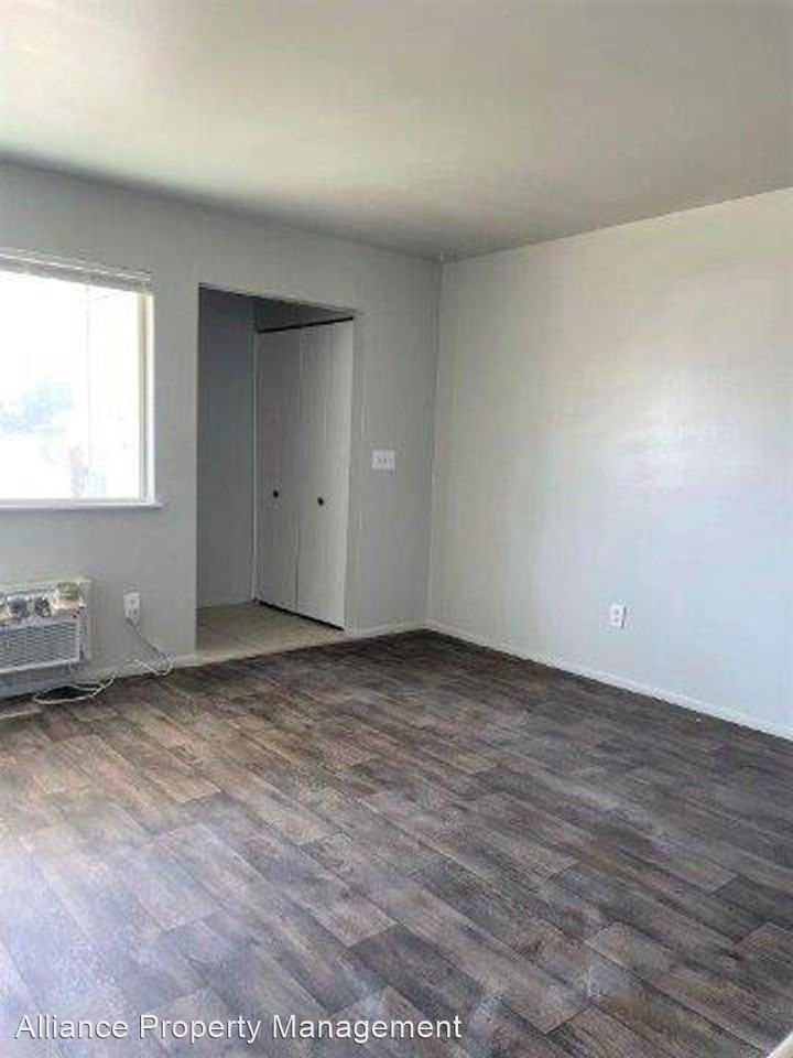 440 W - Photo 3 of 15