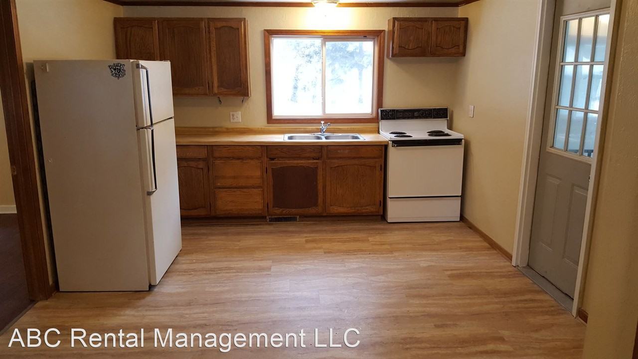 1304 2nd Ave - Photo 3 of 17