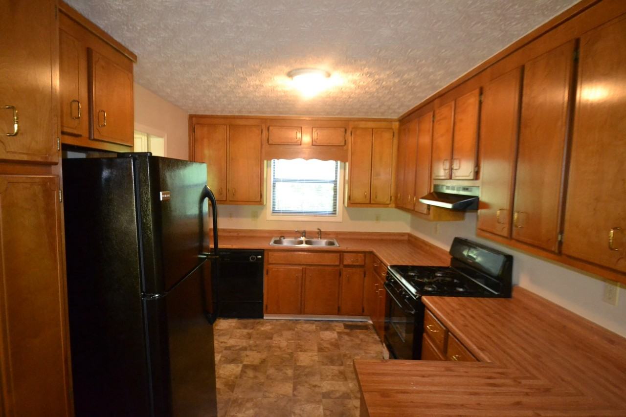 807 Victoria Pl - Photo 3 of 10